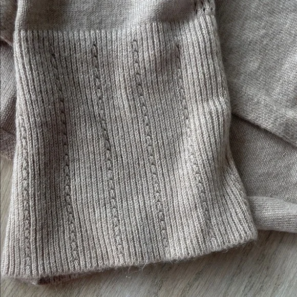 🫶 White House Black Market Soft Beige Cowl Neck Sweater - Picture 5 of 11